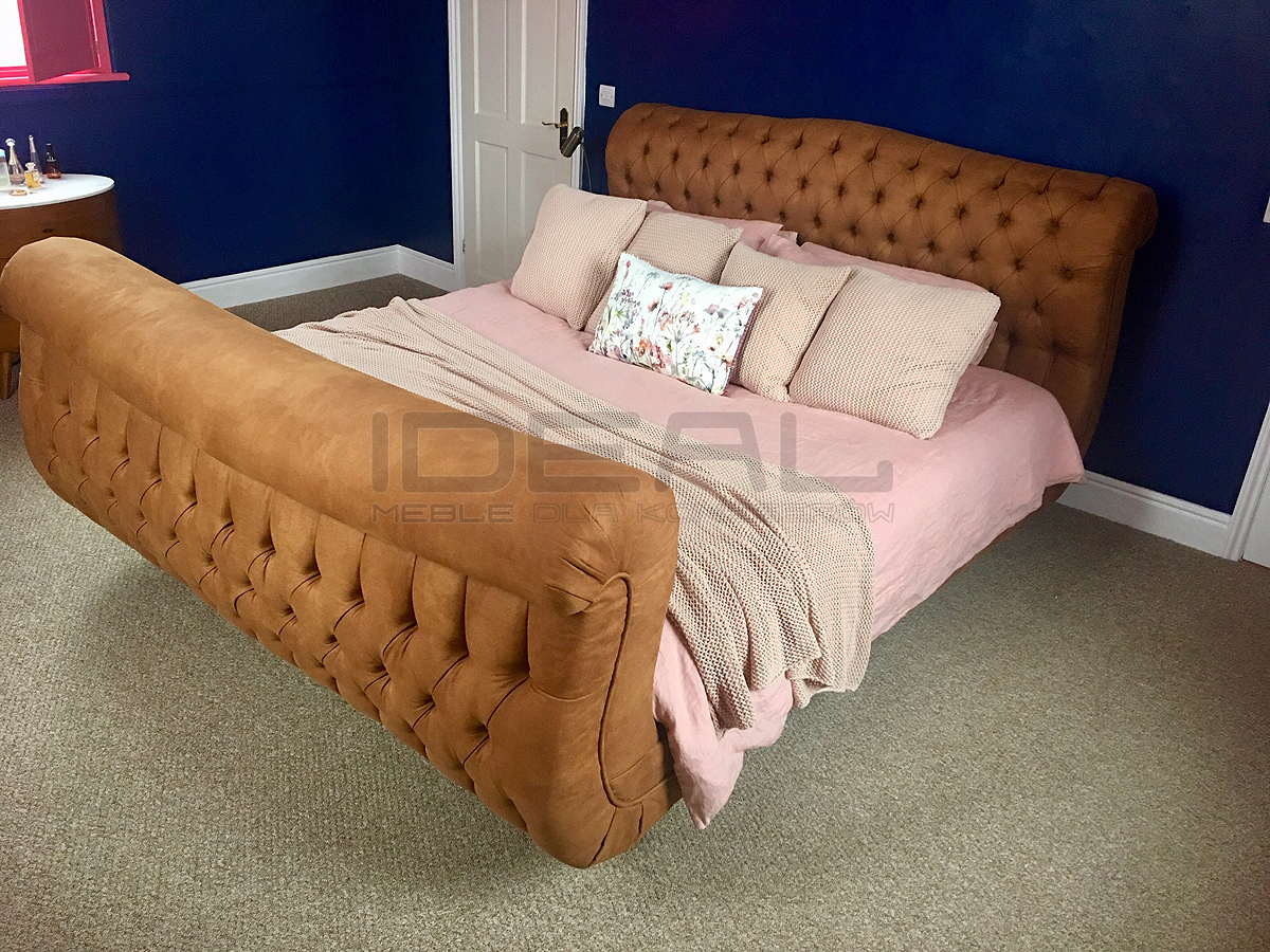 Łóżko Chesterfield Wenecja w brązowym materiale