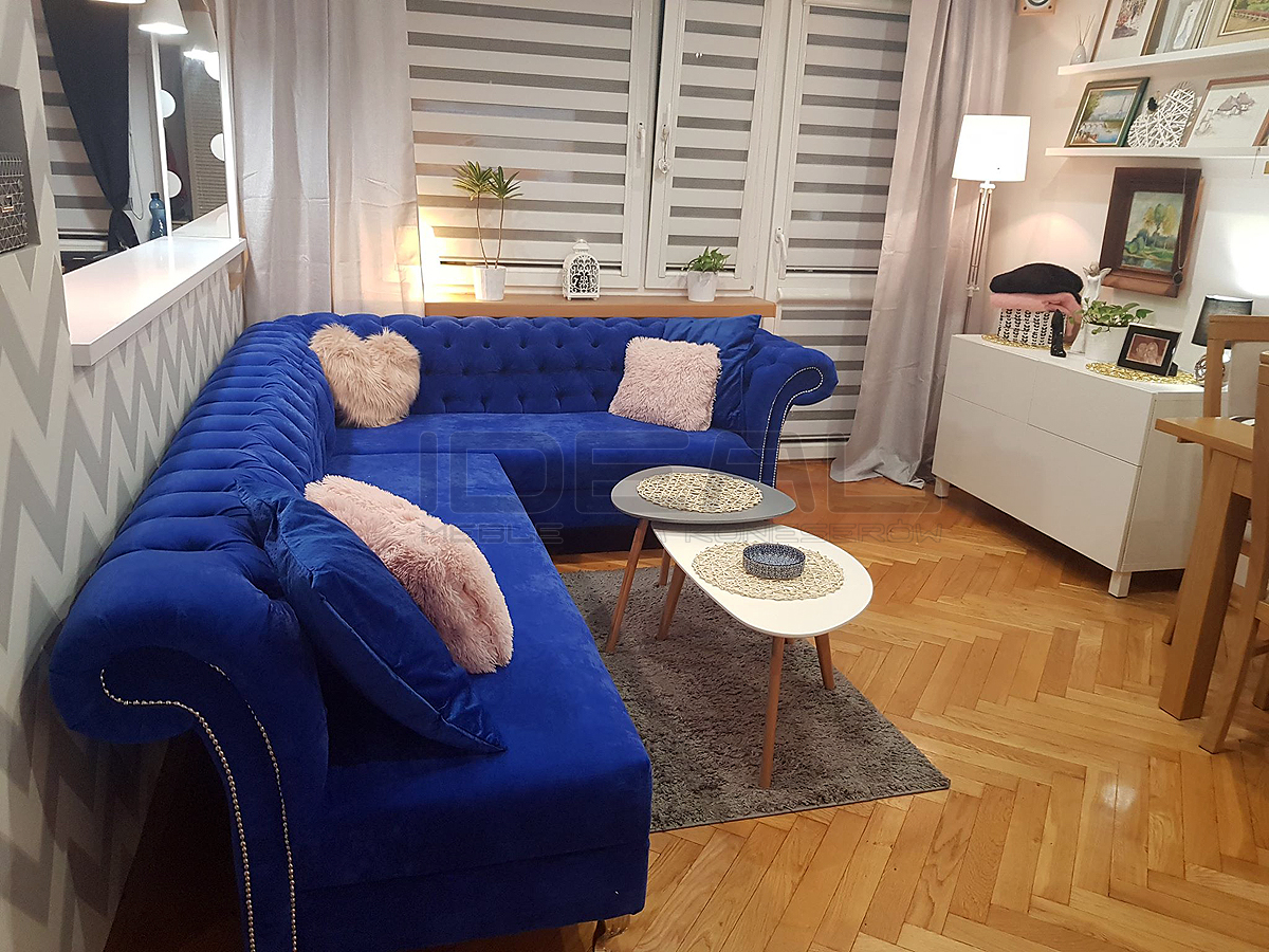 Narożnik Chesterfield Avon Ludwik w stylu glamour z błyszczącymi giętymi nogami ludwik w granatowym pluszu