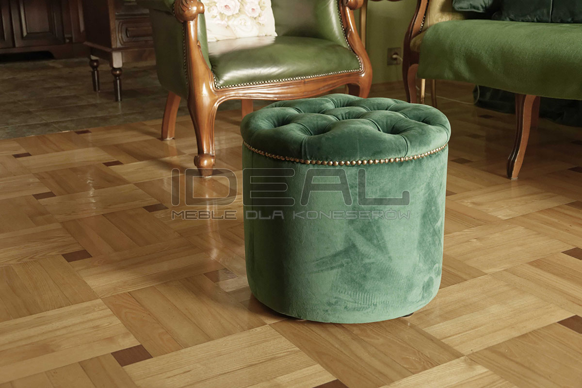 Pufa Chesterfield Carousela z okrągłym pikowanym siedziskiem w zielonym pluszu