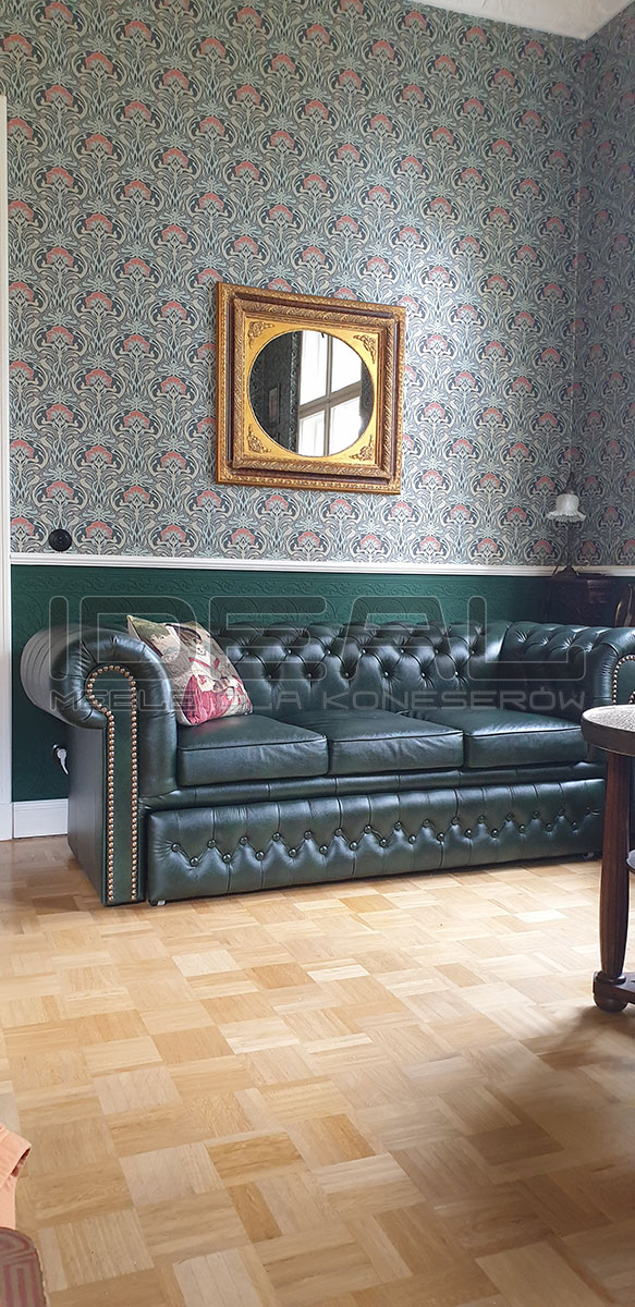 Sofa Chesterfield Classic Plus 3 os. z funkcją spania w ciemnozielonej skórze